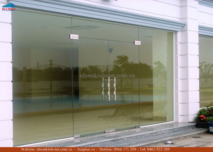 Cửa kính bản lề âm sàn